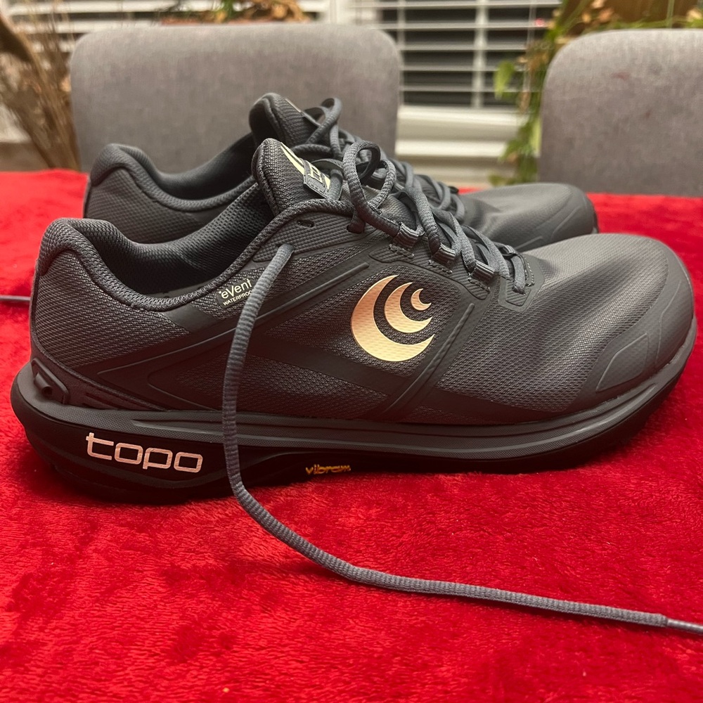 Vibram Women's Black Sneakers